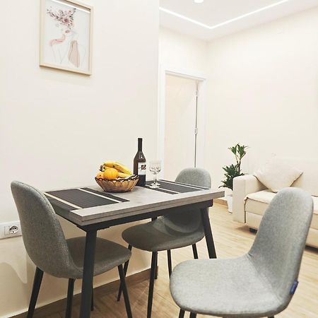 New Apartment Close To Sea And Downtown Vlorë Екстериор снимка