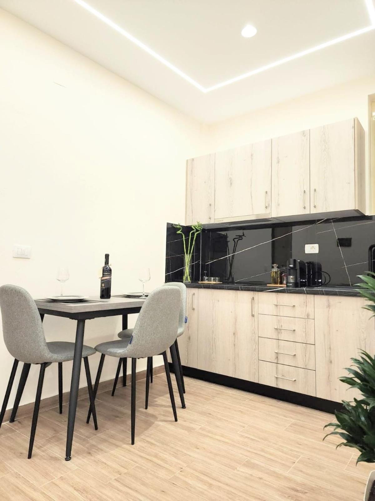 New Apartment Close To Sea And Downtown Vlorë Екстериор снимка