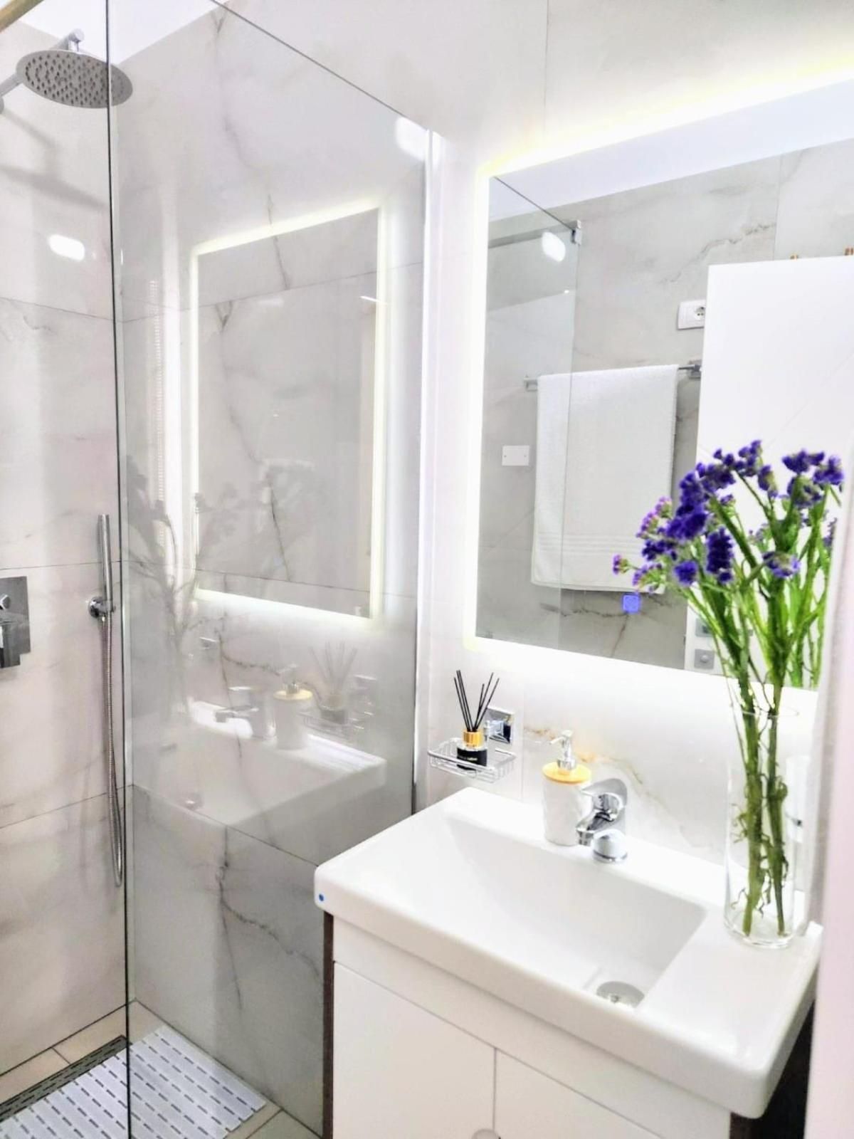 New Apartment Close To Sea And Downtown Vlorë Екстериор снимка