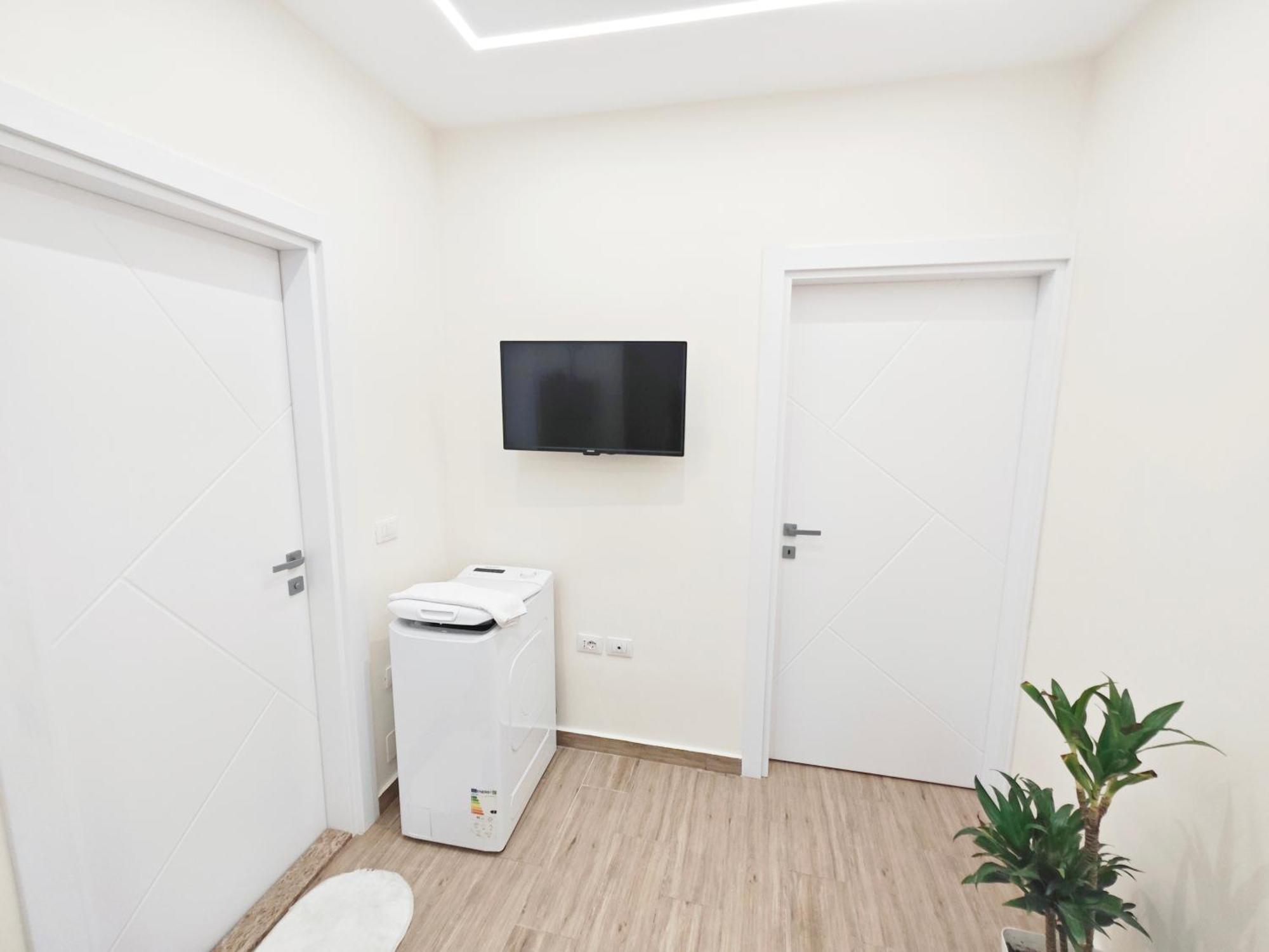 New Apartment Close To Sea And Downtown Vlorë Екстериор снимка